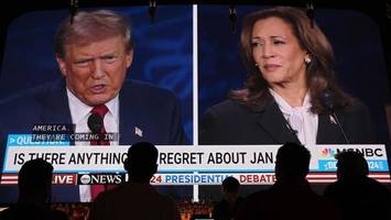 Wie Kamala Harris Donald Trump an die Kette legte 